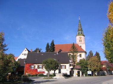 Evang.-Luth. Kirche St. Michael Markt Berolzheim mit Kirchplatz